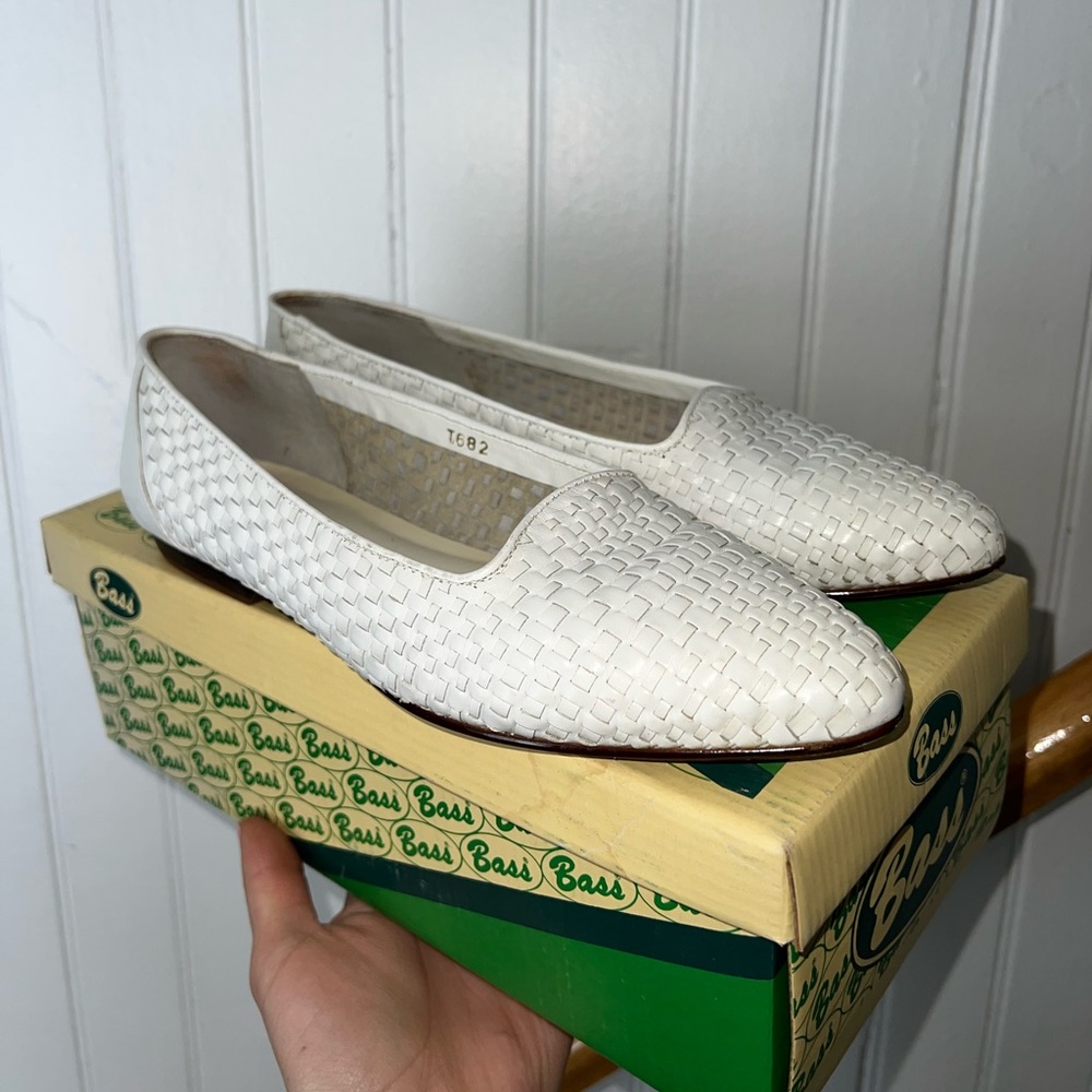 Vintage BASS made in Brazil Hayward white woven Pointed Toe flats